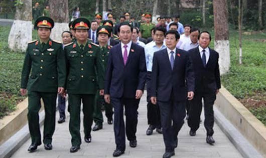 Chủ tịch nước lên Ba Vì dâng hương tưởng niệm Chủ tịch Hồ Chí Minh