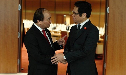 Thủ tướng Nguyễn Xuân Phúc và Chủ tịch VCCI Vũ Tiến Lộc (Ảnh: internet)
