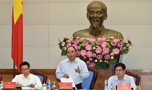 Thủ tướng Nguyễn Xuân Phúc chủ trì hội nghị trực tuyến toàn quốc về vệ sinh an toàn thực phẩm. (Ảnh: báo dân trí)