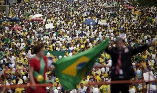 Cuộc khủng hoảng ở Brazil chưa có dấu hiệu lắng dịu.