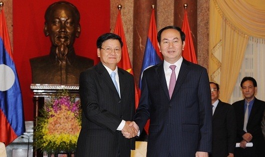 Chủ tịch nước Trần Đại Quang và Thủ tướng Lào Thongloun Sisoulith.