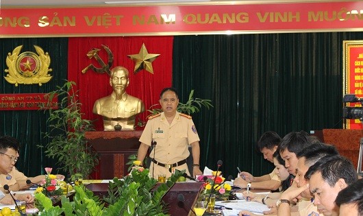 Đại tá Đào Vịnh Thắng – Trưởng phòng CSGT Hà Nội phát biểu tại cuộc họp.