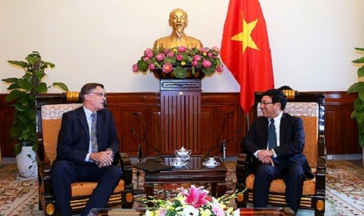 Phó Thủ tướng Phạm Bình Minh tiếp Đại sứ Đặc mệnh toàn quyền Australia tại Việt Nam. Ảnh: VGP/Hải Minh