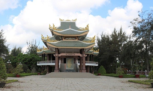 Khu di tích tưởng niệm nhà thơ Nguyễn Đình Chiểu.