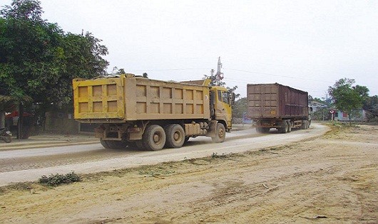 Thanh Hóa: Đường dân sinh oằn mình “cõng” xe quá tải