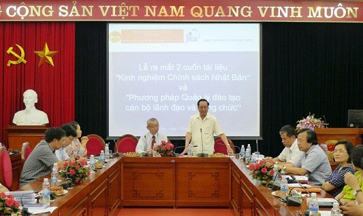 Phó Giám đốc Học viện Chính trị quốc gia Hồ Chí Minh Nguyễn Tất Giáp phát biểu tại buổi Lễ.