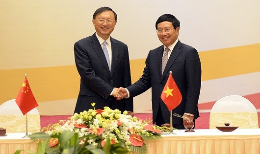 Phó Thủ tướng Phạm Bình Minh và Ủy viên Quốc vụ Trung Quốc Dương Khiết Trì tại Phiên họp lần thứ 9 Ủy ban Chỉ đạo hợp tác song phương Việt Nam-Trung Quốc.