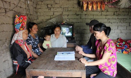 Tuyên truyền pháp luật về bầu cử cho bà con dân tộc ở Quảng Ninh. (Ảnh minh họa)