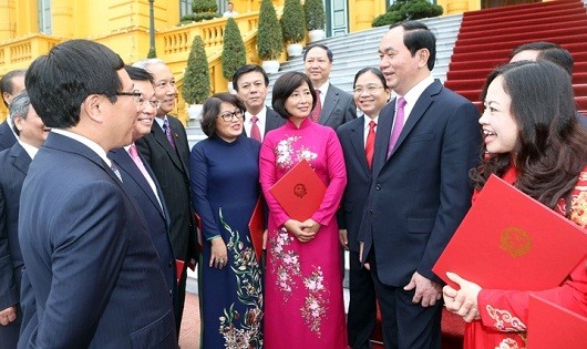 Chủ tịch nước Trần Đại Quang với các Đại sứ. Ảnh: NHAN SÁNG (TTXVN)
