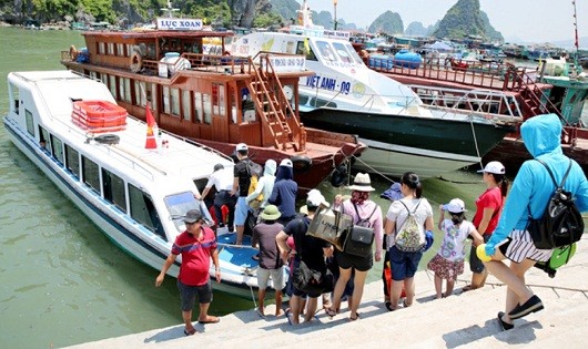 Quảng Ninh:  Bến tàu  du lịch  Cái Rồng  hoạt động khi chưa hoàn thành