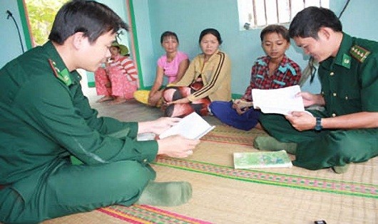 Lực lượng BĐBP tỉnh Lạng Sơn luôn quan tâm, chăm lo việc học tập của các cháu nhỏ nơi biên cương Tổ quốc.