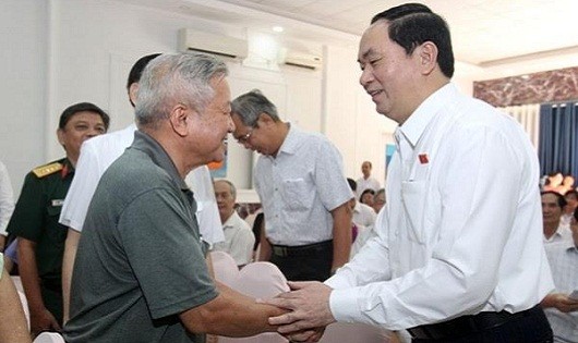 Chủ tịch nước Trần Đại Quang thăm hỏi cử tri.