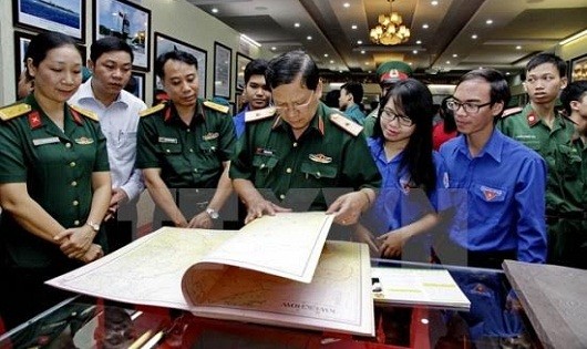 Triển lãm giới thiệu những bằng chứng xác nhận chủ quyền đối với hai quần đảo Hoàng Sa và Trường Sa của Việt Nam.