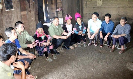 Tuyên truyền về quy định xuất nhập cảnh cho người dân ở xã Sam Mứn, huyện Điện Biên (Điện Biên).
