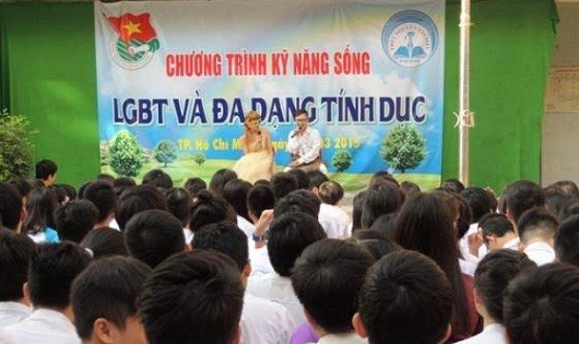 Một buổi diễn kịch để phổ biến kiến thức về đồng tính, song tính và chuyển giới tại Trường THPT Nguyễn Thị Diệu – TP HCM (ảnh minh họa)