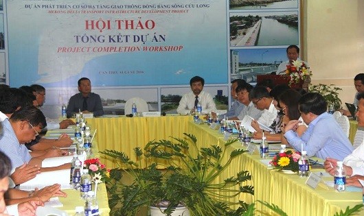Ông Nguyễn Nhật, Thứ trưởng Bộ Giao thông Vận tải phát biểu tại hội thảo.