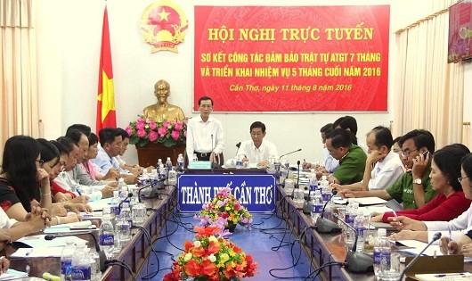 Ông Võ Thành Thống, Chủ tịch UBND TP Cần Thơ phát biểu tại hội nghị.