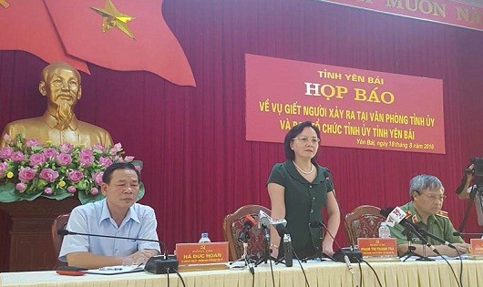 Chủ tịch UBND tỉnh Phạm Thị Thanh Trà phát biểu tại cuộc họp báo.