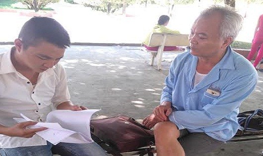 Ông Phớt phản ánh sự việc với báo chí khi đang điều trị tại BV Đa khoa huyện Thọ Xuân.