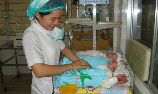 Từ ngày 1/10, tất cả trẻ em ra đời tại Đà Nẵng đều được trao giấy khai sinh tại nhà.