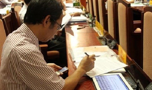 Từ năm 2012, HĐND Hà Nội đã trang bị máy tính bảng cho đại biểu.