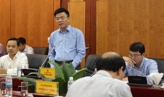 Bộ trưởng Bộ Tư pháp Lê Thành Long phát biểu trong cuộc họp.