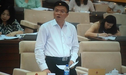 Bộ trưởng Bộ Tư pháp Lê Thành Long giải trình các thắc mắc của UBTVQH.