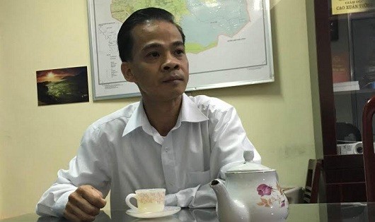 Ông Cao Xuân Tường, Giám đốc Chi nhánh Văn phòng đăng ký đất đai TP Điện Biên Phủ trao đổi với phóng viên.