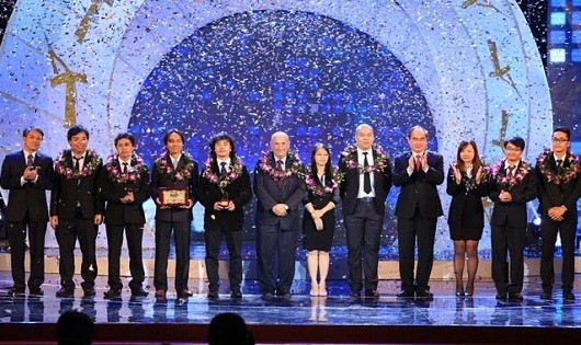 Trao giải thưởng Nhân tài Đất Việt năm 2015.