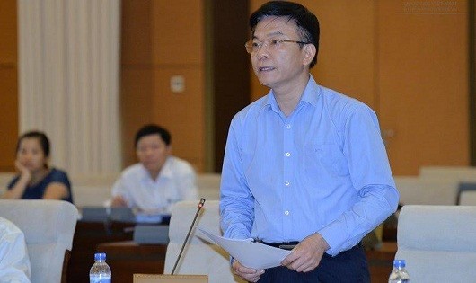 Bộ trưởng Lê Thành Long phát biểu trong phiên họp.