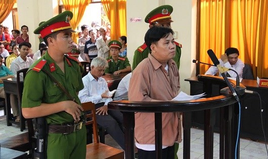 Bị cáo Lê Văn Tuyền trong phần xét hỏi tại phiên tòa.