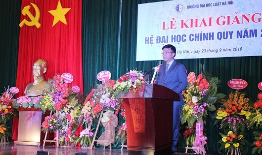 Bộ trưởng Lê Thành Long phát biểu tại Lễ khai giảng Đại học Luật Hà Nội.