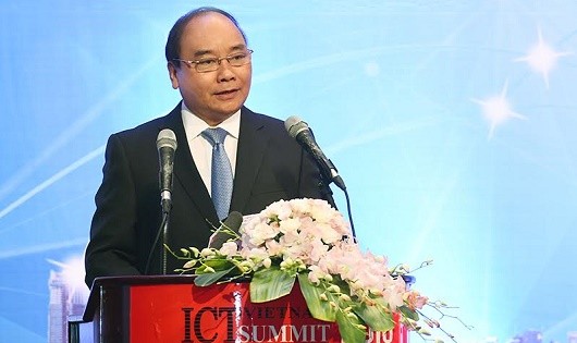 Thủ tướng Nguyễn Xuân Phúc: “Cơ hội không tự đến, phải hành động nhanh hơn, quyết liệt hơn trong thời đại kỹ thuật số”.