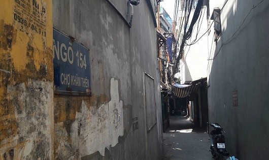 Hiện trường vụ việc nằm sâu trong ngõ 154 chợ Khâm Thiên.