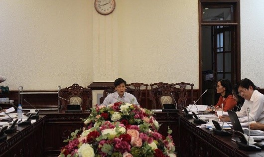 Thứ trưởng Bộ Tư pháp Nguyễn Khánh Ngọc chủ trì phiên họp.