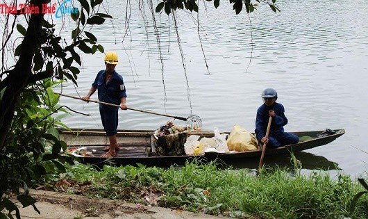 Nước “độc” âm ỉ giết sông hồ Hà Nội