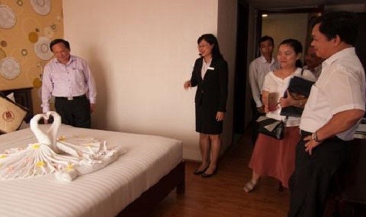 Đoàn kiểm tra chất lượng dịch vụ cơ sở lưu trú du lịch tại Thừa Thiên Huế (nguồn ảnh: Báo Du lịch).