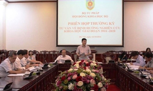 Bộ trưởng Lê Thành Long chủ trì phiên họp.