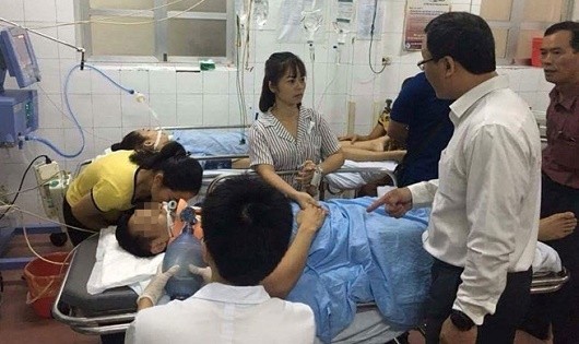 Một nạn nhân của vụ tai nạn được cấp cứu trong bệnh viện Việt Đức (Ảnh: Ủy ban An toàn giao thông Quốc gia)