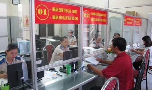 Thí điểm cơ chế một cửa và hỗ trợ trực tuyến yêu cầu thi hành án tại Cục THADS thành phố Hà Nội.