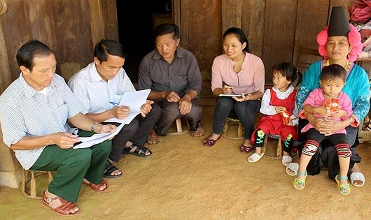 Phối hợp tuyên truyền pháp luật ở xã Đồng Chum, huyện Đà Bắc.