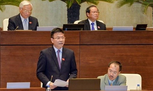Bộ trưởng Lê Thành Long giải trình ý kiến ĐBQH về Luật Trợ giúp pháp lý sửa đổi ngày 10/11.