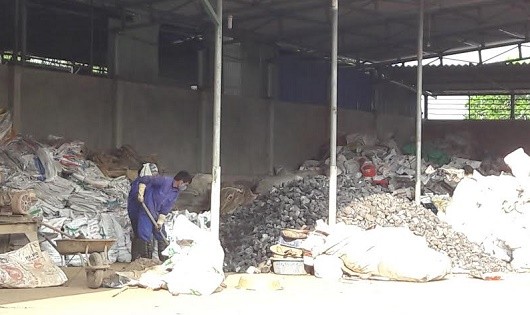 Người dân làm nghề tái chế chì thường xuyên tiếp xúc với các chất độc hại