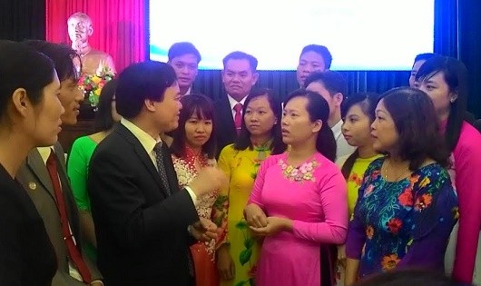 Các thầy cô trong buổi tuyên dương, gặp mặt tại Hà Nội với Bộ trưởng Bộ Giáo dục và Đào tạo.