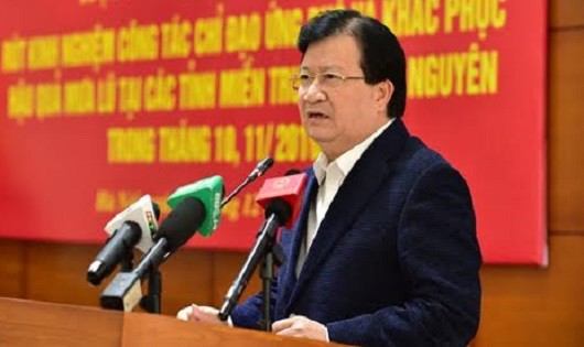 Phó Thủ tướng Trịnh Đình Dũng phát biểu chỉ đạo tại hội nghị.