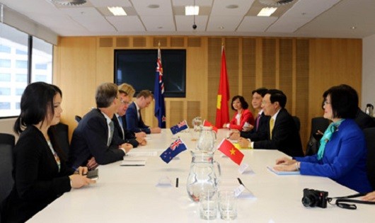 Phó Thủ tướng Phạm Bình Minh hội đàm với Bộ trưởng Ngoại giao New Zealand Muray McCully.