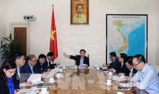 Phó Thủ tướng Vương Đình Huệ phát biểu tại buổi làm việc. Ảnh: Phạm Kiên - TTXVN