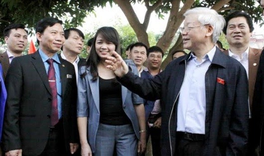 Tổng Bí thư Nguyễn Phú Trọng trao đổi với cử tri Đông Anh (Hà Nội).