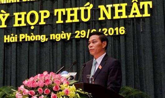 Ông Nguyễn Văn Tùng được tín nhiệm bầu giữ chức Chủ tịch UBND TP Hải Phòng Nhiệm kỳ 2016-2021. (Ảnh: Pháp luật TP.HCM)