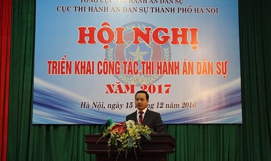 Thứ trưởng Bộ Tư pháp Trần Tiến Dũng phát biểu tại hội nghị.